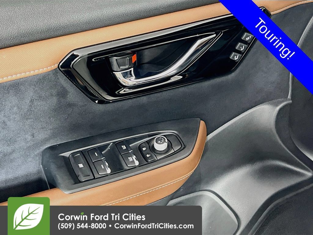 Used 2025 Subaru Forester Touring AWD/4WD image 12
