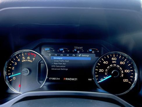 Used 2015 Ford F150 Lariat w/ Equipment Group 501A Mid AWD/4WD image 29