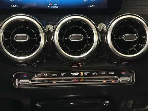 Used 2022 Mercedes-Benz GLB 250 4MATIC image 14