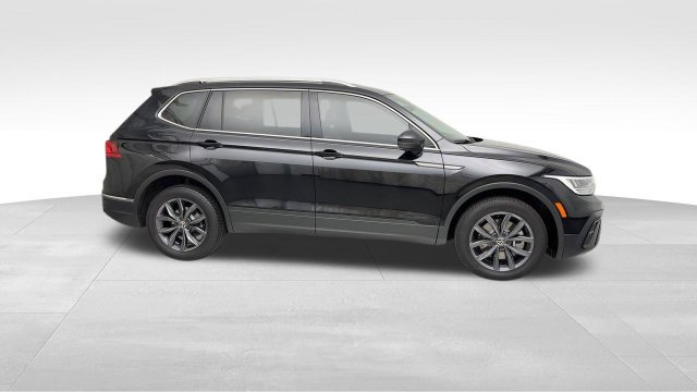 Used 2024 Volkswagen Tiguan SE AWD/4WD image 9