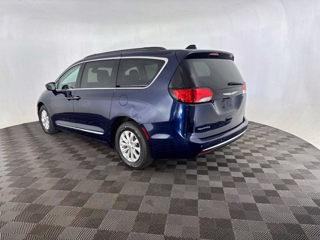 Used 2017 Chrysler Pacifica Touring-L FWD image 9