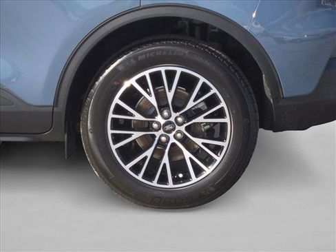 New 2026 Ford Escape SE image 9