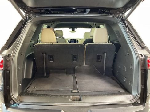 Used 2022 Chevrolet Traverse LT FWD image 7