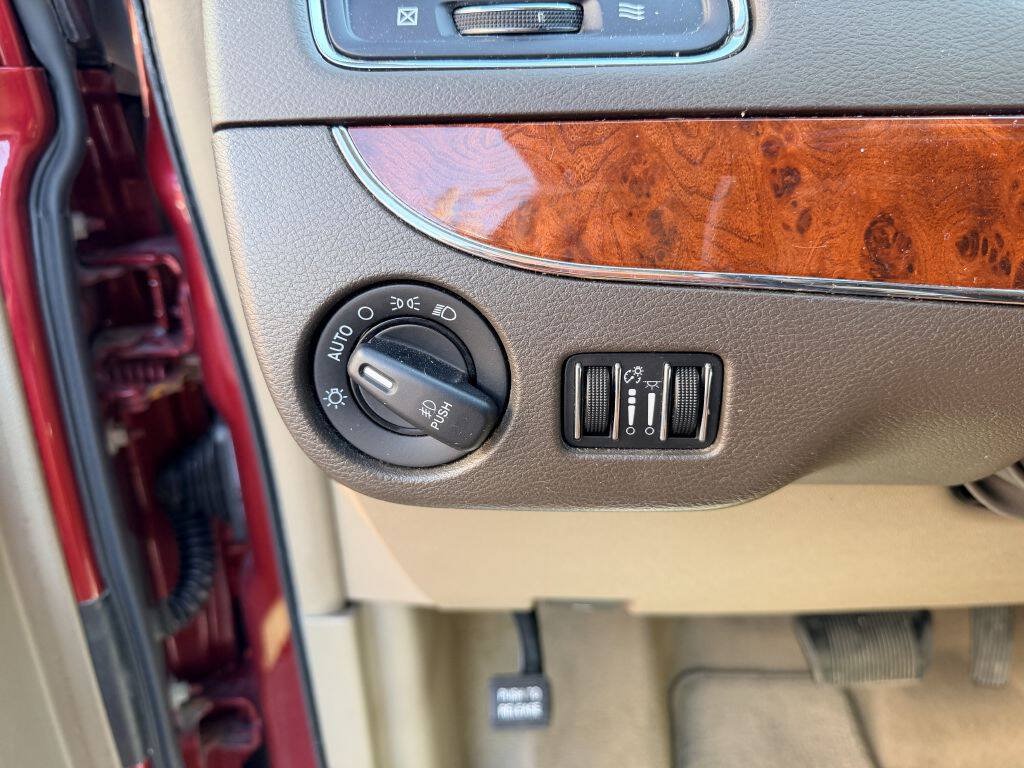 Used 2013 Chrysler Town & Country Touring-L w/ Driver Convenience Group FWD image 16