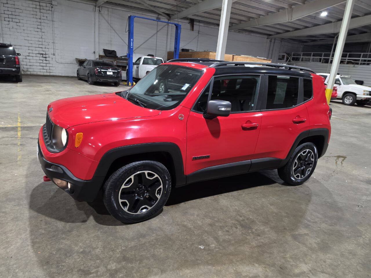 Used 2016 Jeep Renegade Trailhawk w/ Cold Weather Group AWD/4WD image 1