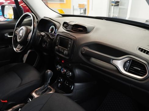 Used 2017 Jeep Renegade Latitude w/ Cold Weather Group AWD/4WD image 27