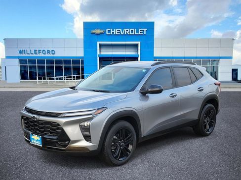 Used 2025 Chevrolet Trax ACTIV w/ Sunroof Package image 1