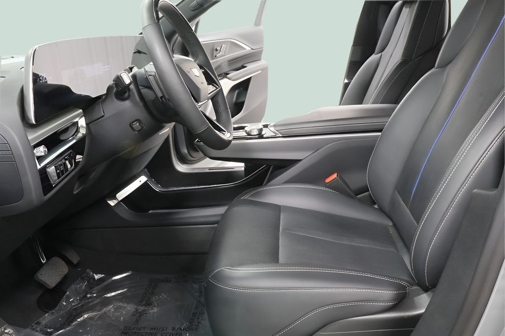 Used 2025 Cadillac Lyriq Luxury w/ LPO, Floor Liner Package AWD/4WD image 20