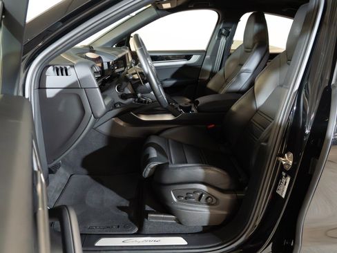Certified 2026 Porsche Cayenne GTS AWD/4WD image 16