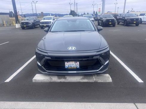 Used 2025 Hyundai Sonata SE FWD image 2
