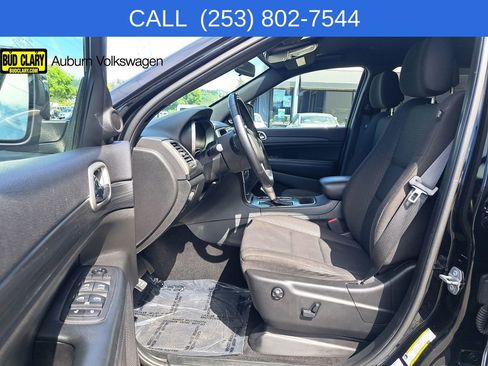 Used 2020 Jeep Grand Cherokee Laredo AWD/4WD image 12