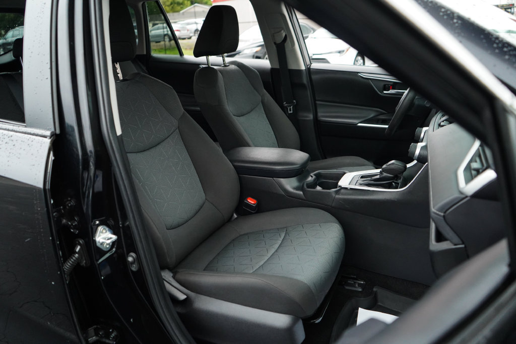 Used 2021 Toyota RAV4 XLE FWD image 12