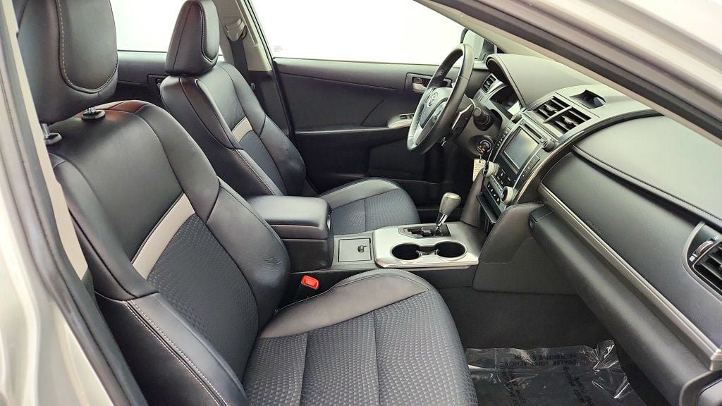 Used 2014 Toyota Camry SE FWD image 22