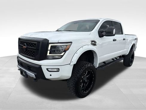 Used 2021 Nissan Titan PRO-4X w/ Pro-4x Convenience Package AWD/4WD image 3