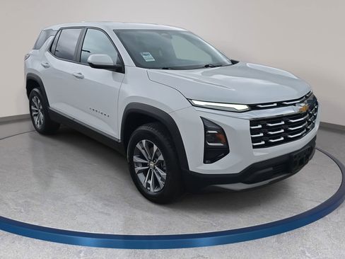 Used 2025 Chevrolet Equinox LT image 3