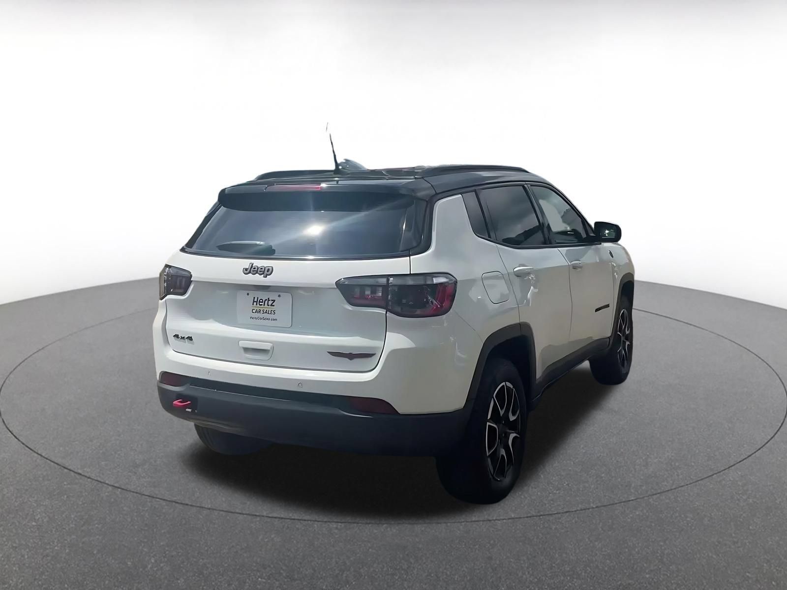 Used 2025 Jeep Compass Trailhawk AWD/4WD image 13