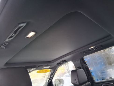 Used 2023 Chevrolet Suburban Z71 w/ Luxury Package image 21