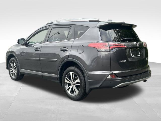 Used 2017 Toyota RAV4 XLE AWD/4WD image 3