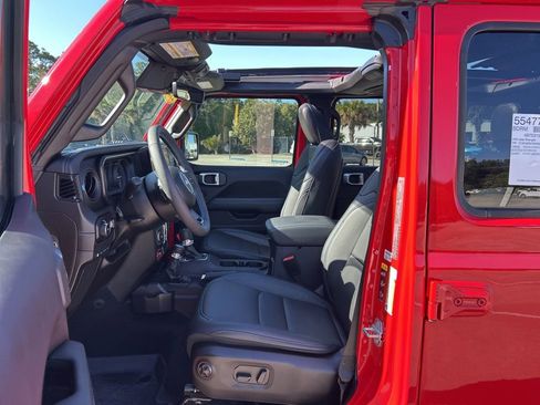 Used 2024 Jeep Wrangler Unlimited Rubicon 4xe image 26