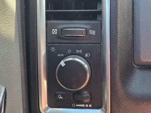 Used 2019 RAM 1500 Classic SLT w/ Luxury Group AWD/4WD image 24