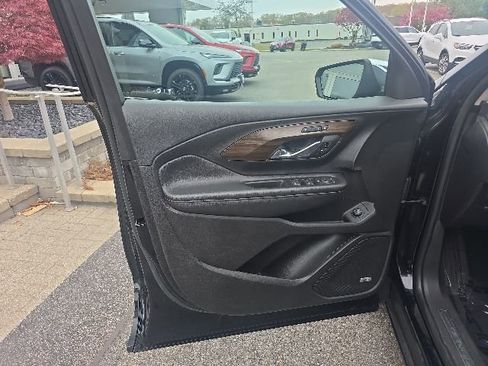 Used 2018 GMC Terrain Denali w/ Comfort Package AWD/4WD image 15