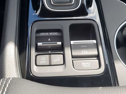 New 2025 Honda Pilot Touring image 37