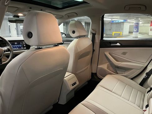 Used 2021 Volkswagen Jetta SE w/ SE Cold Weather Package image 19