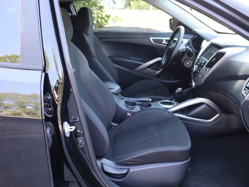 Used 2017 Hyundai Veloster FWD image 21