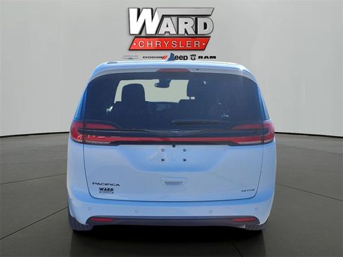 New 2025 Chrysler Pacifica Select image 20