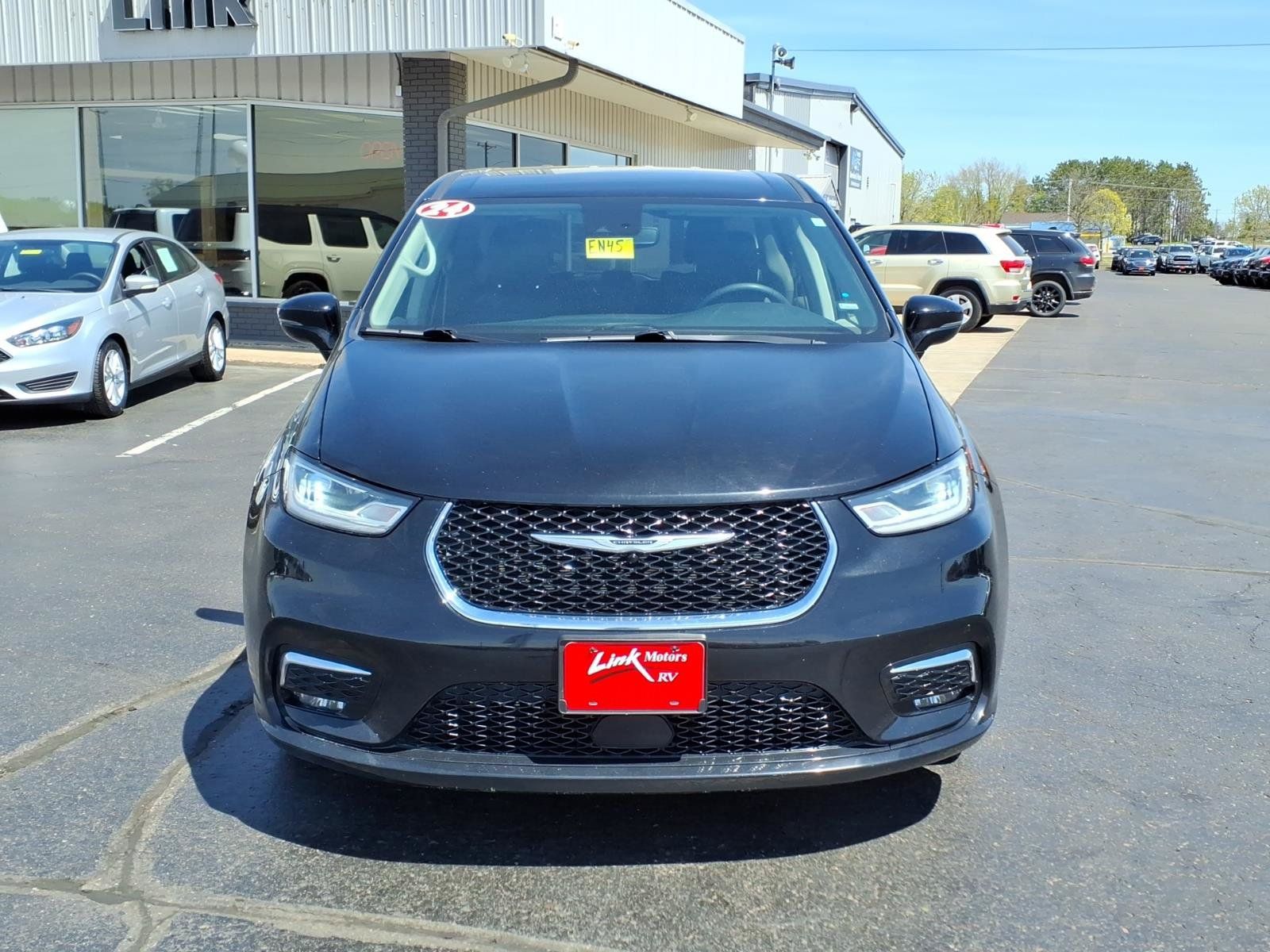 Used 2024 Chrysler Pacifica Limited FWD image 9
