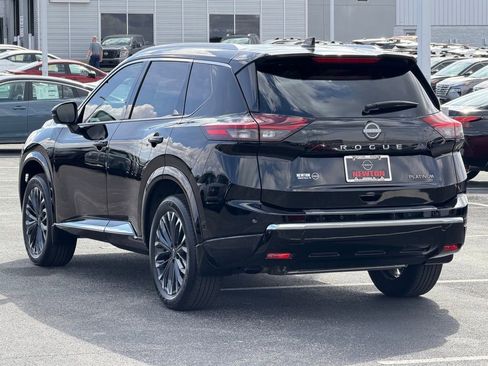 Used 2024 Nissan Rogue Platinum image 7