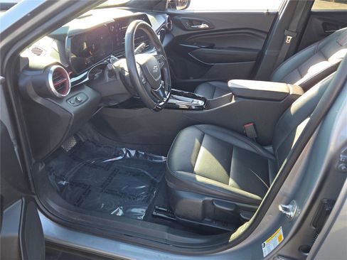 Used 2024 Chevrolet Trax RS w/ Sunroof Package image 25