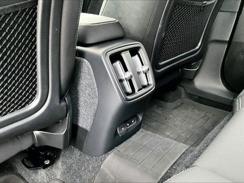 Used 2024 Volvo XC40 Recharge Ultimate w/ Protection Package Premier image 31