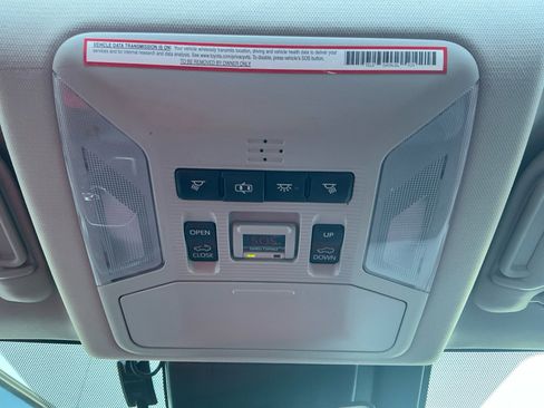 Used 2019 Toyota RAV4 Limited image 31