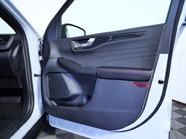 Certified 2025 Ford Escape ST-Line AWD/4WD image 8