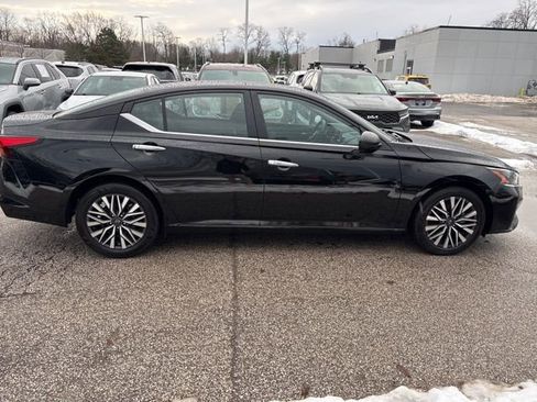 Used 2025 Nissan Altima 2.5 SV image 4