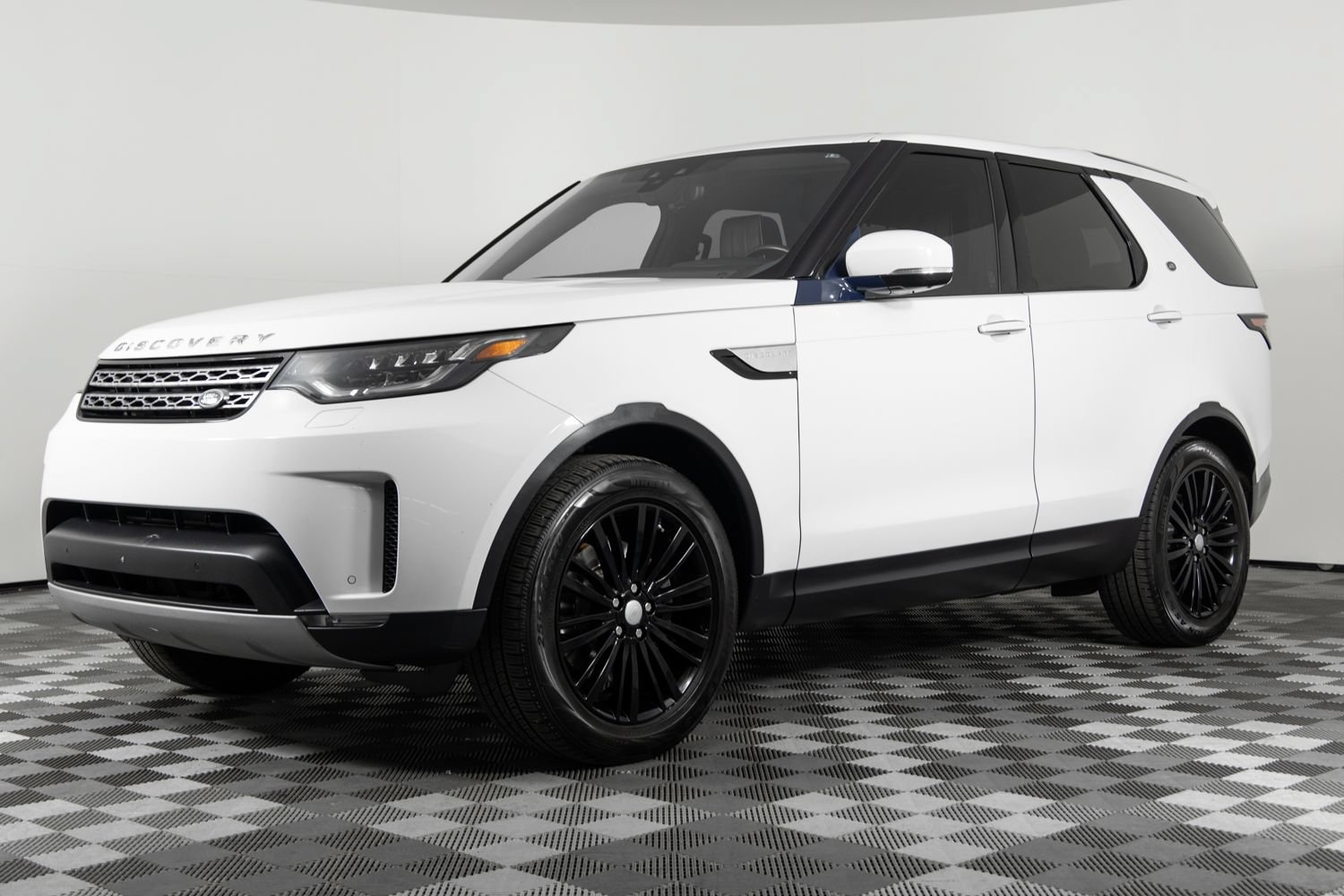 Used 2017 Land Rover Discovery HSE Luxury AWD/4WD image 1
