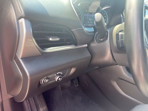 Used 2023 Chevrolet Traverse LT AWD/4WD image 13