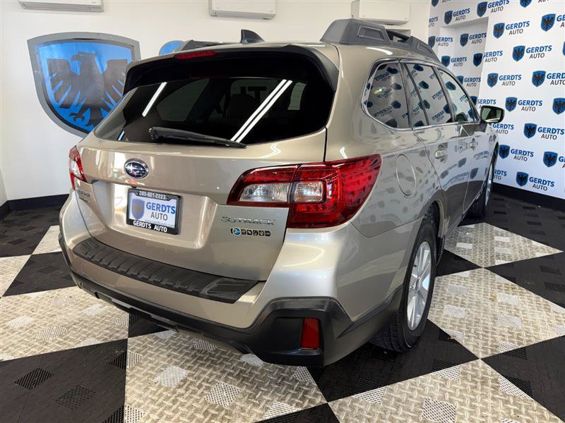 Used 2013 Subaru Outback 3.6R Limited w/ Moonroof Pkg AWD/4WD image 4