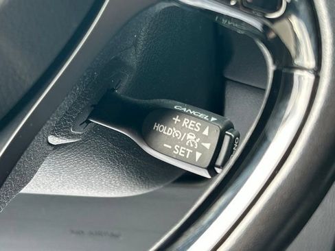 Used 2021 Toyota C-HR XLE FWD image 50
