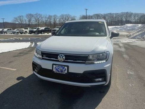 Used 2021 Volkswagen Tiguan SE R-Line image 4