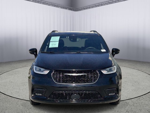 Used 2025 Chrysler Pacifica Limited FWD image 4