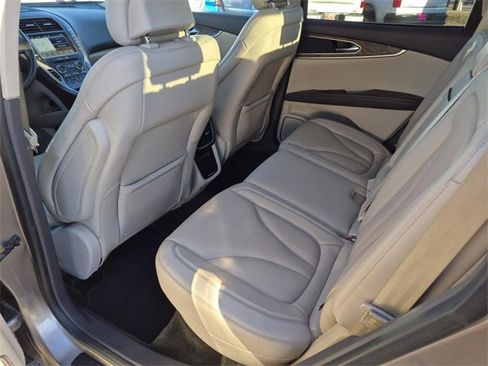 Used 2018 Lincoln MKX Reserve w/ Driver Assistance Package image 24