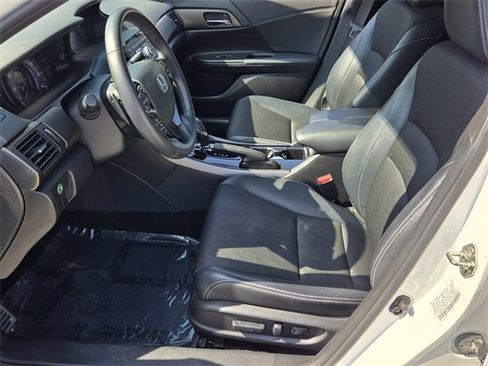 Used 2017 Honda Accord Sport image 10