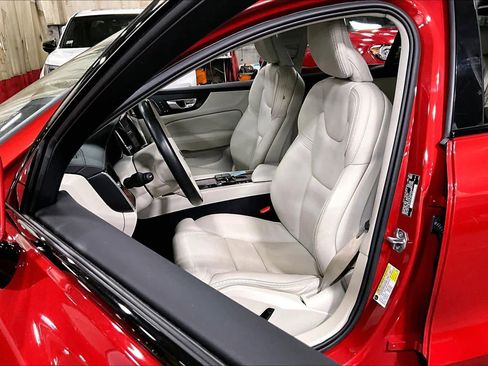 Used 2020 Volvo V60 T5 Cross Country w/ Protection Package image 8