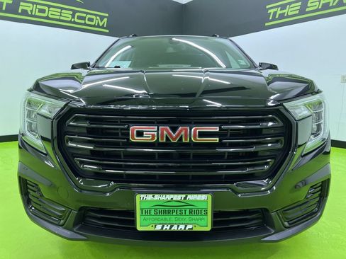 Used 2024 GMC Terrain SLE w/ Driver Convenience Package FWD image 3
