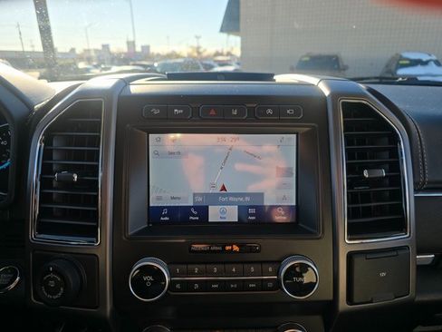 Used 2021 Ford Expedition Platinum image 18