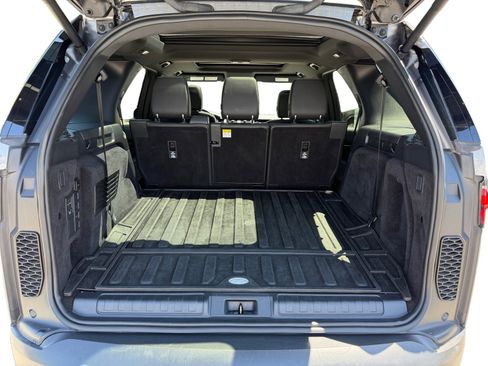 Used 2023 Land Rover Discovery S AWD/4WD image 25