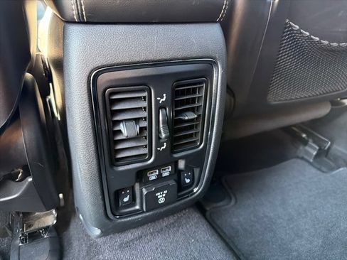 Used 2015 Jeep Grand Cherokee Limited w/ Trailer Tow Group IV AWD/4WD image 39