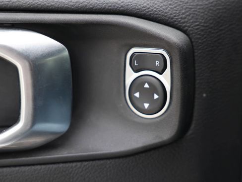 Used 2023 Jeep Wrangler Unlimited Sahara w/ Cold Weather Group AWD/4WD image 21